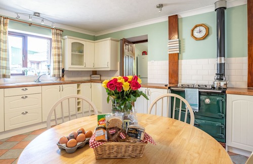 Haverfordwest Cottage | HIGHBURY, family friendly, country holiday cottage in Spittal