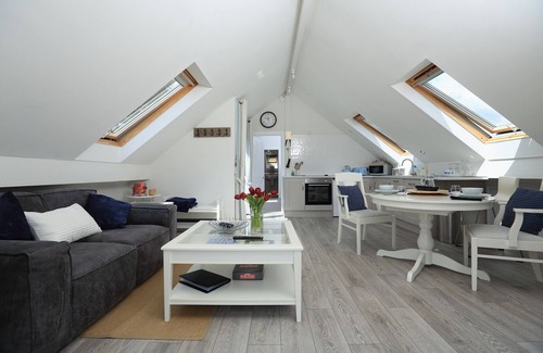 Totnes Cottage | HIGHER GITCOMBE LODGE, romantic, with hot tub in Dartmouth