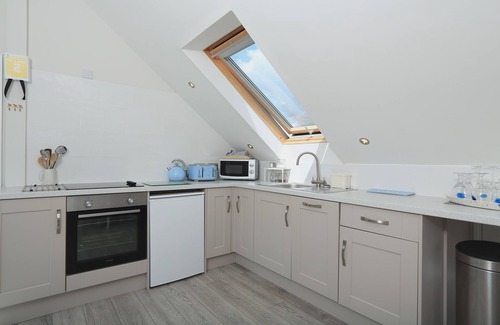 Totnes Cottage | HIGHER GITCOMBE LODGE, romantic, with hot tub in Dartmouth
