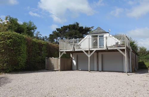Totnes Cottage | HIGHER GITCOMBE LODGE, romantic, with hot tub in Dartmouth