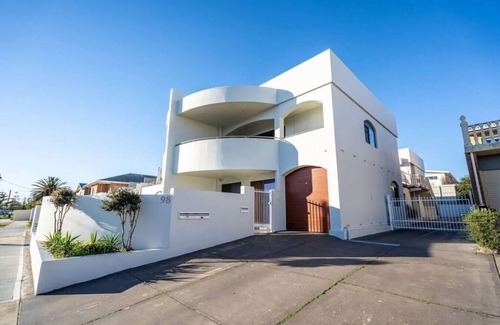 West Beach Villa | Higher Ground on Sea · ★Higher Ground on Seaview★Superb Beach Lifestyle✔︎