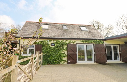 Bodmin Cottage | HIGHER KERNICK STABLE, pet friendly, with a garden in Blisland