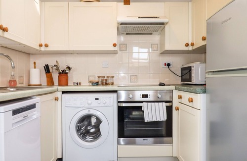 Chillington Cottage | HIGHER NORTON BARN, pet friendly in East Allington, Devon