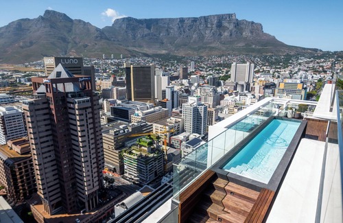 Cape Town City Centre Apartment | Highest Penthouse in City - Pool and Panoramic Views