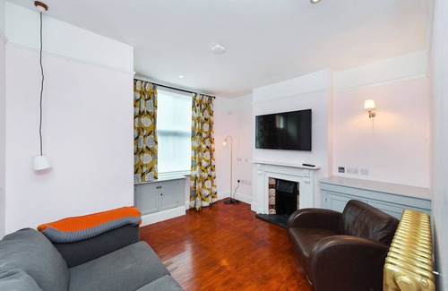 West Bridgford House | Highfield Grove - Radiant 2bedroom semi-detached house with rear enclosed garden