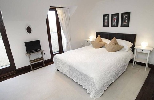 Bishopston House | Highfield House in the beautiful Swansea
