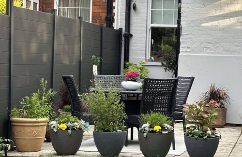 Highgate House | Highgate , 2 bedroom house with a garden!