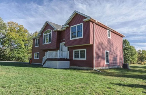 Highland House | Highland 4BR Vacation Home Near New Paltz, Liberty View Farm & Hudson Valley
