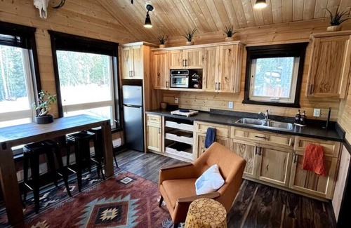 Bragg Creek Cabin | Highland Cabin at the Restart Ranch - hot tub - river access