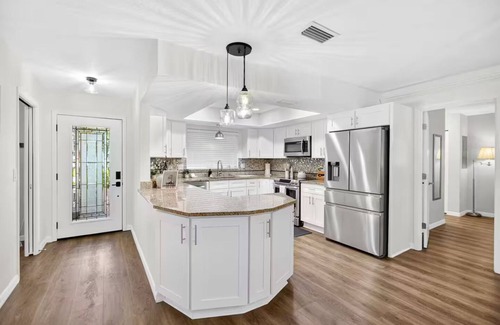 Sarasota Springs House | Highland Cove Hideaway