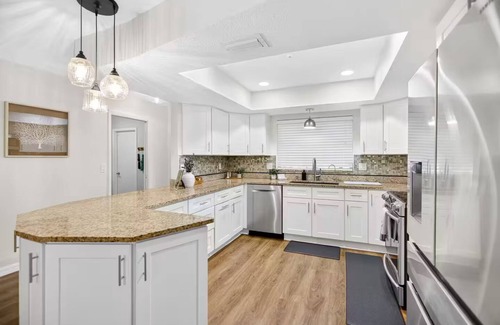 Sarasota Springs House | Highland Cove Hideaway