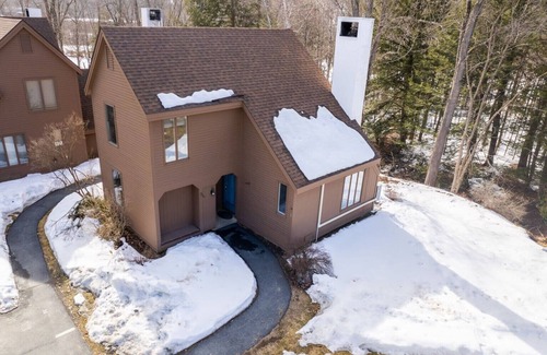 West Hartford Condo | Highland Golf Course Views! - Fairway Village 3A