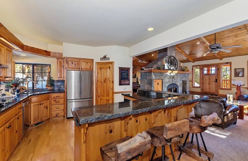 Eagle Mountain Estates Cabin | Highland Manor by Destination Big Bear : Luxury Log Estate in Eagle Mountain! Movie Theater/Game Room!