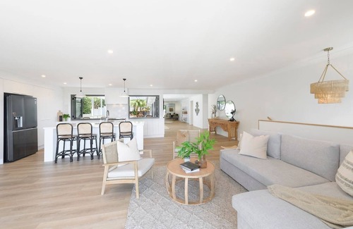 Nords Wharf House | Highland on the Lake An Idyllic Poolside Oasis