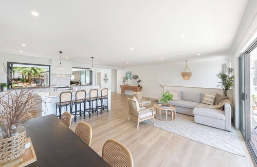 Nords Wharf House | Highland on the Lake An Idyllic Poolside Oasis