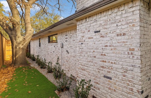 North Dallas House | Highland Park/North Park Mall Modern Stay Oasis