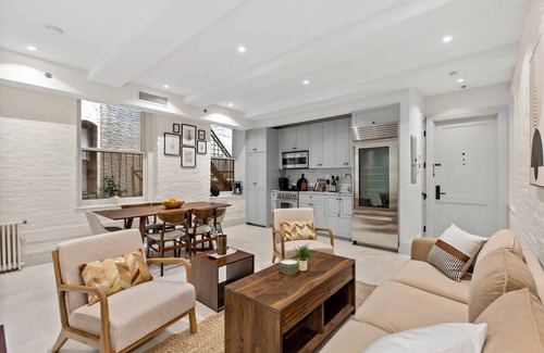 Midtown South Apartment | Highland Place I by RoveTravel | Luxury NoMad 3BR