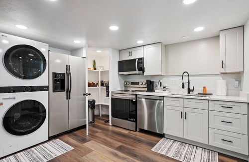 South Ogden House | Highland Retreat-Modern Mother in Law Suite Near Ogden