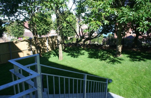 Shanklin Apartment | Highlands Apt 3 - garden, sea views, free wifi + parking