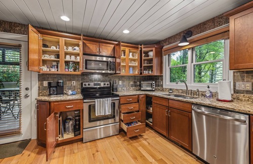 Highlands Cabin | Highlands cabin on scenic pond, 6 min drive to downtown and pet friendly!
