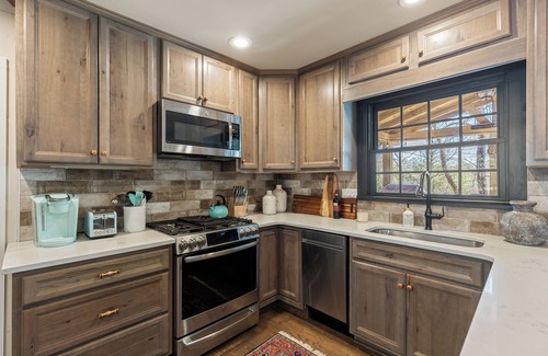 Mirror Lake Cottage | Highlands-Designer Cottage-Amazing Outdoor Living Spaces-Fireplace-Pet Friendly