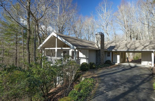 Highlands House | Highlands Falls Country Club, one convenient mile from Downtown Highlands