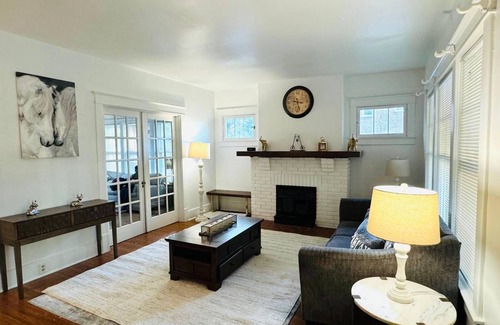 Germantown House | Highlands Home: Bourbon, Derby, Bar, Karaoke & Fun!
