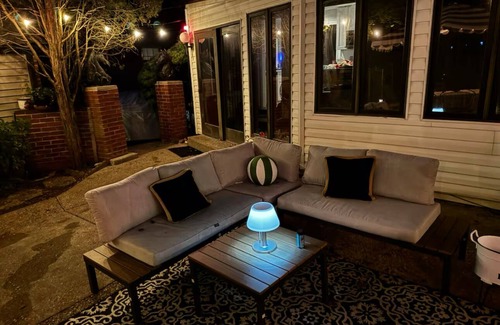 Gardiner Lane House | Highlands House with King Bed and Hot Tub