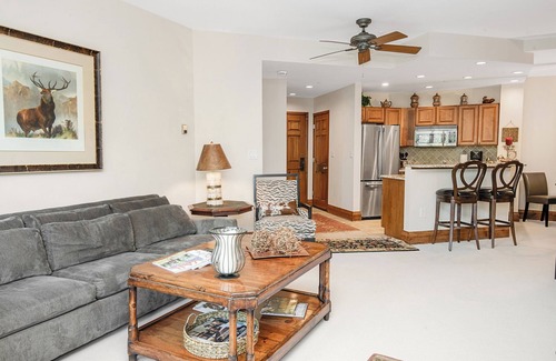 Highlands Townhomes Condo | Highlands Lodge #107- Best location for ski school!