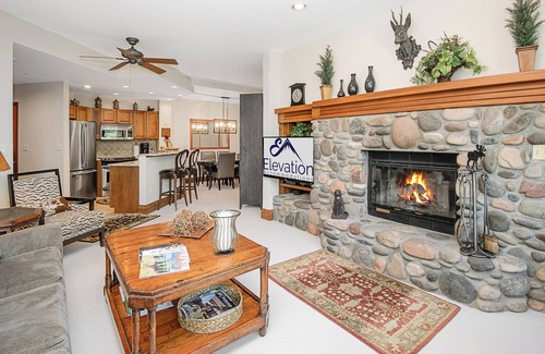 Highlands Townhomes Condo | Highlands Lodge #107- Best location for ski school!