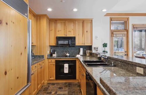 Highlands Townhomes Condo | Highlands Lodge 203 - 3 Bedroom Residence