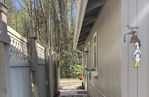 Highlands Cottage | Highlands mountain cottage-14 minutes to town!