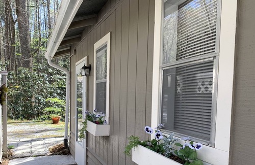 Highlands Cottage | Highlands mountain cottage-14 minutes to town!