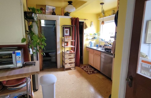 Columbia House | HIghly desireable close-in home in historic neighborhood, beautifully remodeled
