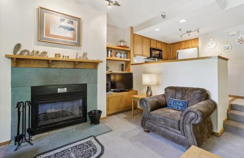 Central Vermont- Killington House | Highridge C1 Spacious Two Bedroom Retreat with Fireplace, Full Kitchen, and Resort Amenities