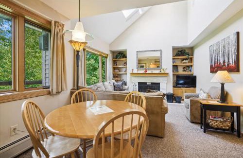 Central Vermont- Killington House | Highridge J5B Spectacular 1 Bedroom Escape with fireplace, sauna & resort amenities
