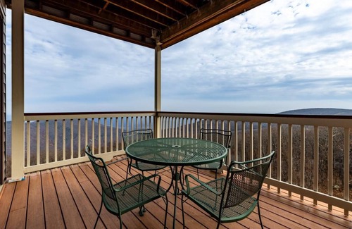 Chestnut Springs Condo | Highridge Place 42 with Wintergreen Advantage