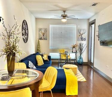 MacGregor Apartment | HighRise/Balcony/Luxury/Condo