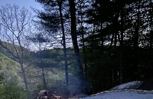 Hendersonville Cabin | HIGHROAD Cabin Close to DuPont State Forest