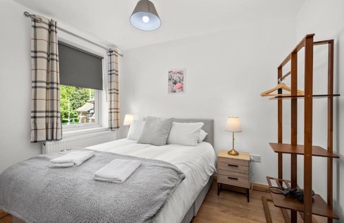 Brighton House | Highway Haven with Free Parking By My Getaways