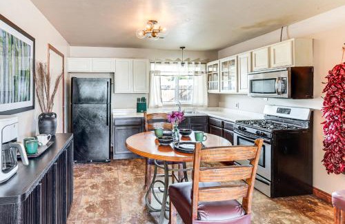 Farmington House | Hike and Golf Farmington Home 1 Mi to Animas River!