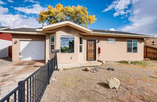 Farmington House | Hike and Golf Farmington Home 1 Mi to Animas River!