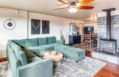 Farmington House | Hike and Golf Farmington Home 1 Mi to Animas River!