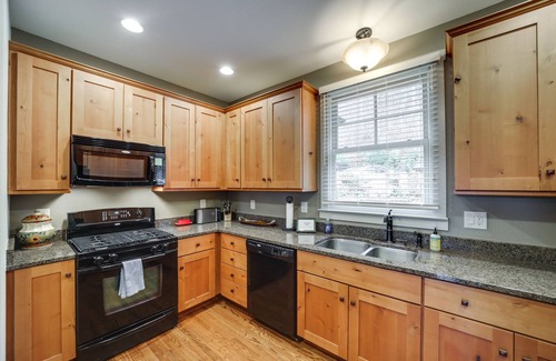 Bear Lake Reserve Cottage | Hike & Boat: Cozy Bear Lake Cottage!