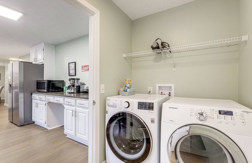 Sugar Hill House | Hike, Golf, Explore: Home 10 Mi to Lake Lanier!