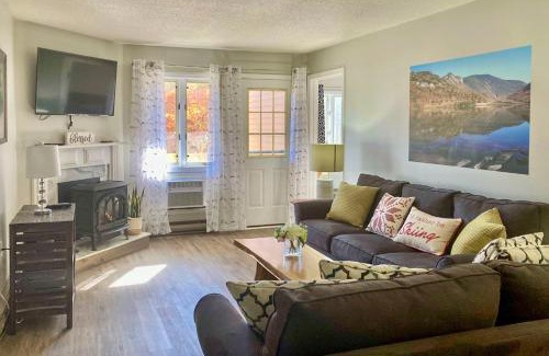 Lincoln Apartment | Hike, Ski, Explore Lincoln Condo with Pool Access