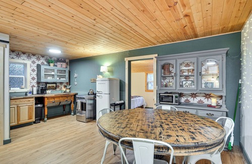 Rhododendron Cabin | Hike, Ski & Explore: Rhododendron Forest Retreat!