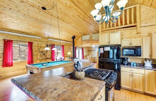 Deadwood Cabin | Hike, Unwind & Bring Your Pet: Deadwood Cabin!