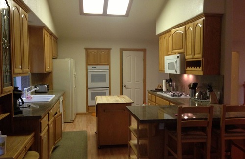 Montgomery Estates House | Hikers Delight And Mountain Fun For You and Your Family!