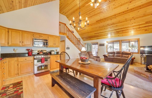 Pine House | Hiker’s Haven: Pine Getaway w/Wraparound Deck!